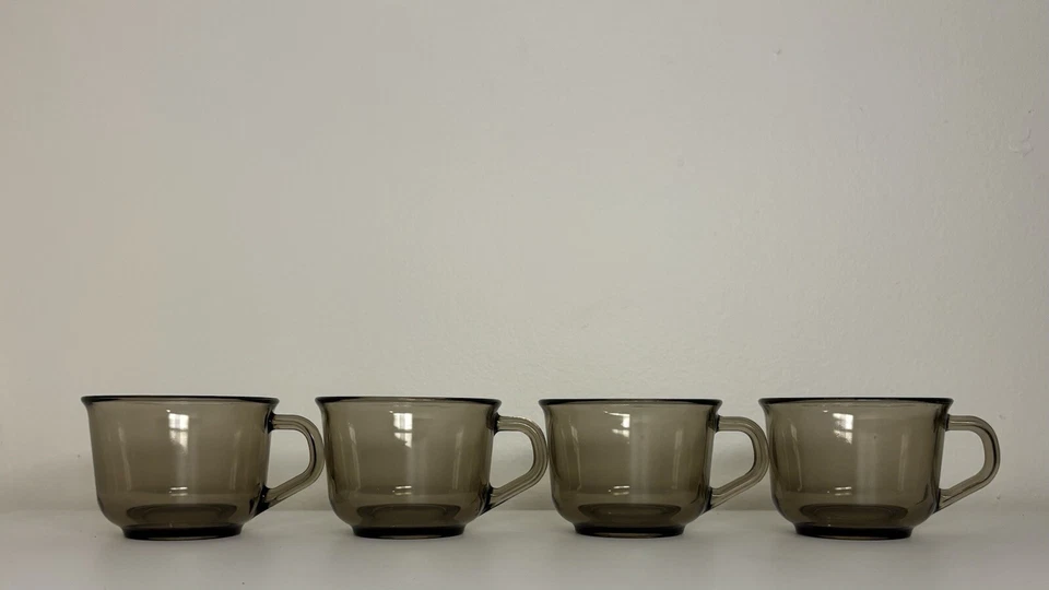 Tazas de café/tazas de té de vidrio ámbar ahumado Arcoroc France MCM con platillos - Juego de 4 Foto 4 de 4