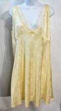 Delicates Nightgown Size Large Yellow Floral