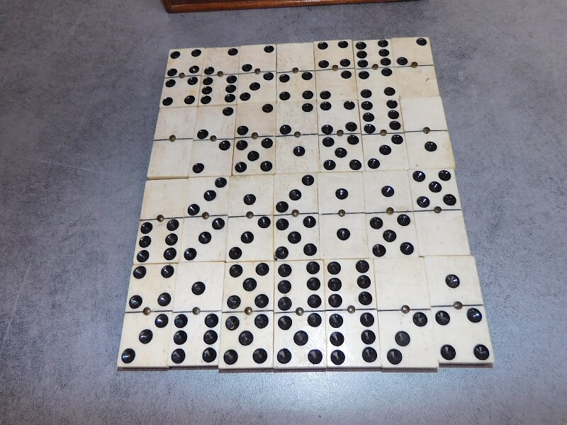 BOITE 28 DOMINOS ANCIENS GALALITH boite bois SUPER ROUENNAIS Type compétition D - Vendu