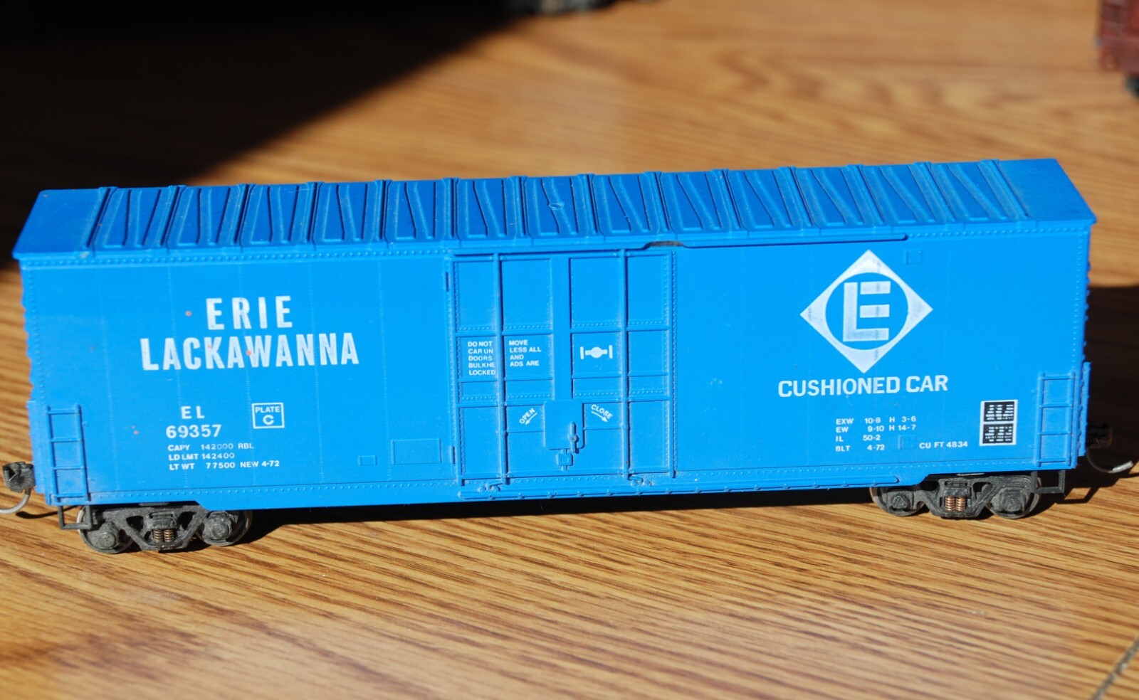 Erie LACKAWANNA 50' Box car Central Valley Trucks KaDee Couplers 3 no