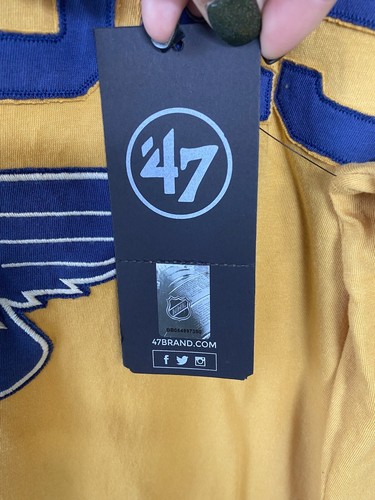 St. Louis Blues NWT Gold Tshirt Small Men’s - Picture 5 of 7