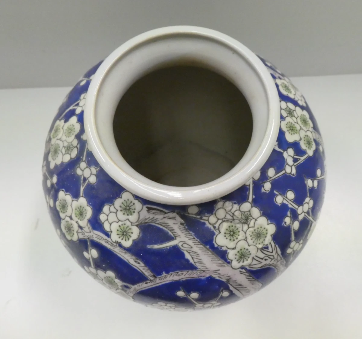 VINTAGE CHINESE FLORAL PORCELAIN BLUE AND WHITE BLOSSOM TREE LARGE JAR VASE
