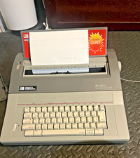 Smith Corona SL 580  spell right Dictionary Typewriter w 3 ink cartridges!! thumbnail
