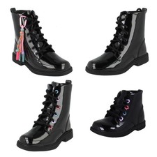 Filles Clarks Colour-Pop Œillet Détail Style Militaire Bottines Oaklyn Breloque