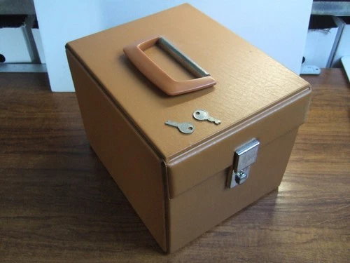 JOB LOT  75 x7" SINGLES 50/60s IN CASE/KEYS -LONNIE MACK/SURFARIS/BEATLES/STONES