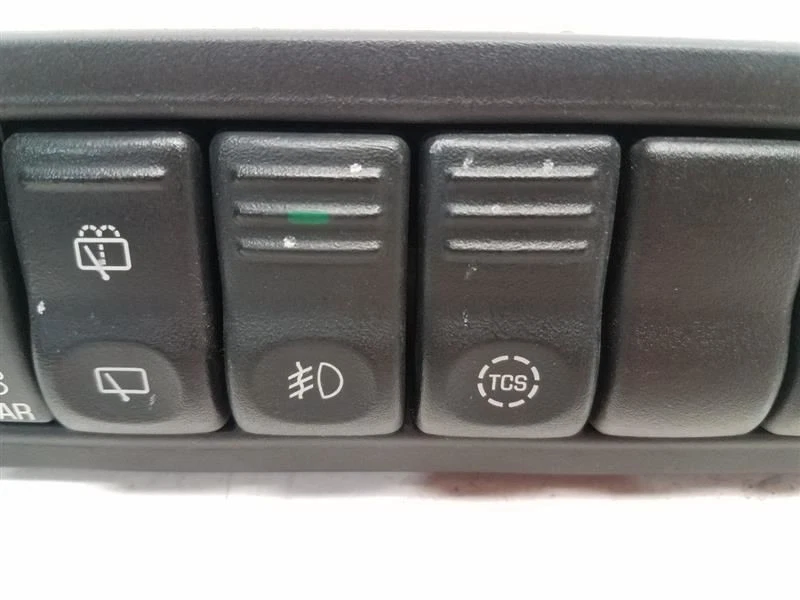 2001 Oldsmobile Silhouette Rear Fan / Rear Wiper / Fog Lights / TCS Buttons  - Image 2 of 4