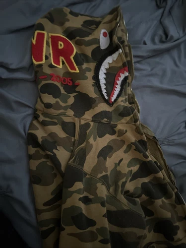 A BATHING APE (BAPE) Felpa con cappuccio zip intera BAPE 1° mimetica 2° squalo PONR taglia media AUTENTICA UNA SCIMMIA DA BAGNO