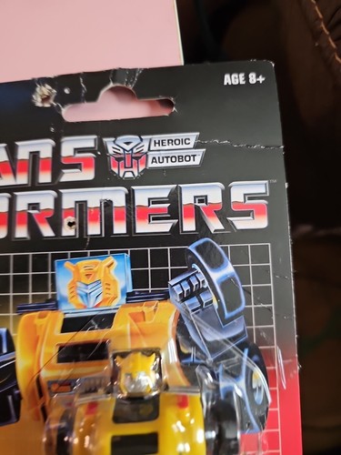 2017 Hasbro Reissued Transformers G1 Bumblebee 1984 MOSC Figure Autobot Wear - Afbeelding 2 van 10