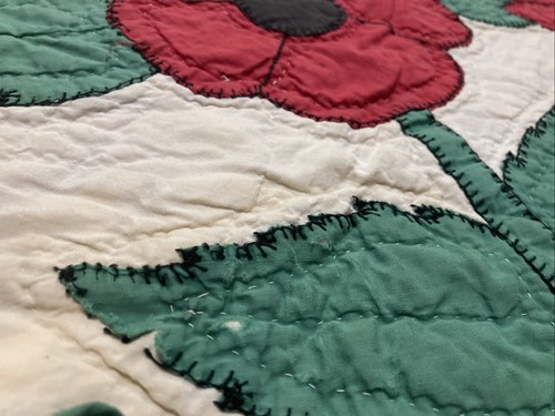 Pretty Vintage Applique Quilt. Poppy Flower Antique Hand Appliqued, Hand Quilted - Picture 8 of 12