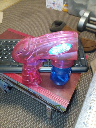 BLITZ LIGHT UP BUBBLE BLASTER WITH LIGHT BEAM PINK/PURPLE - Picture 3 of 8