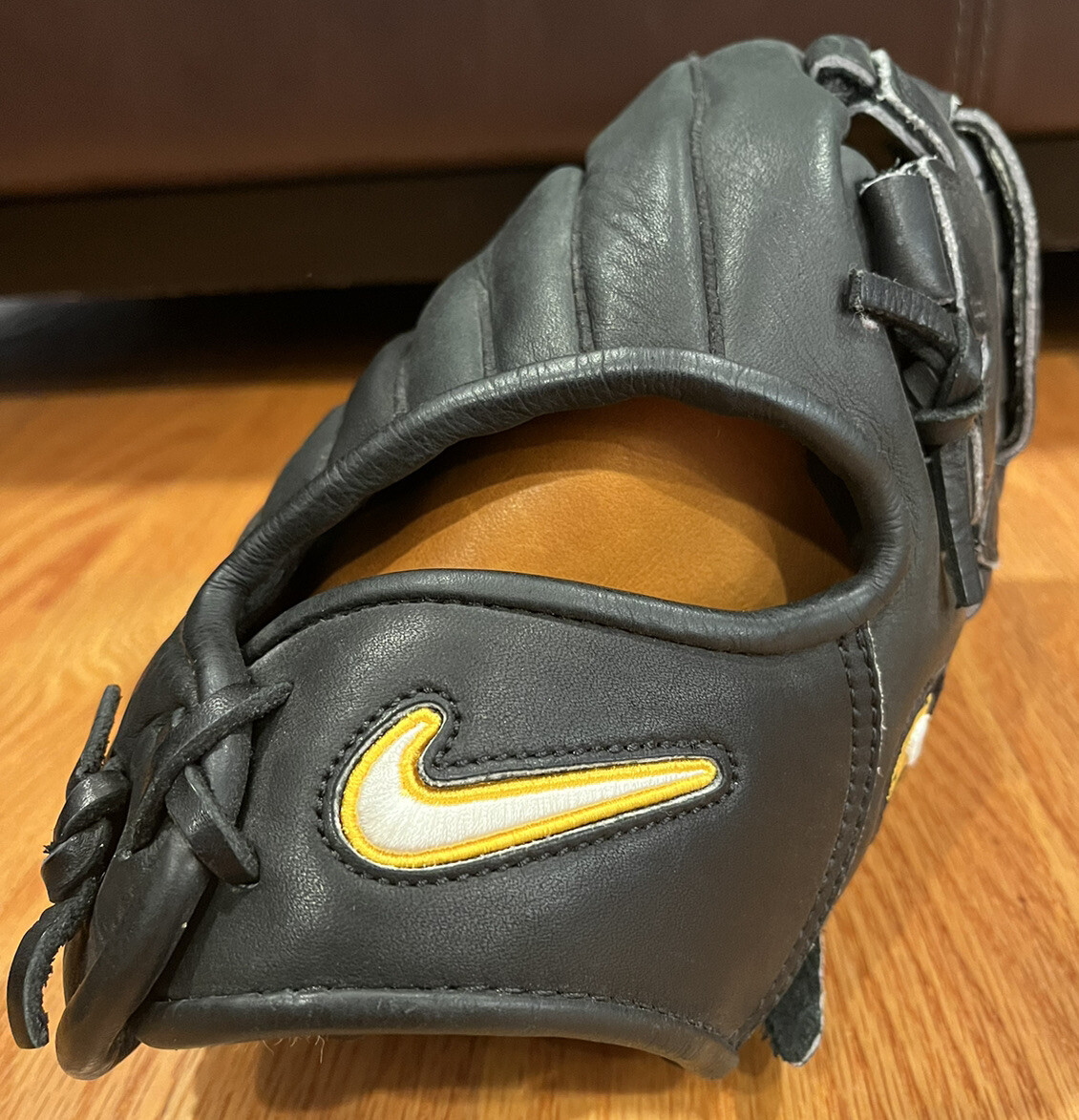Nike Pro Gold 1175B Baseball glove 11.75 Inches DRI FIT Right Handed