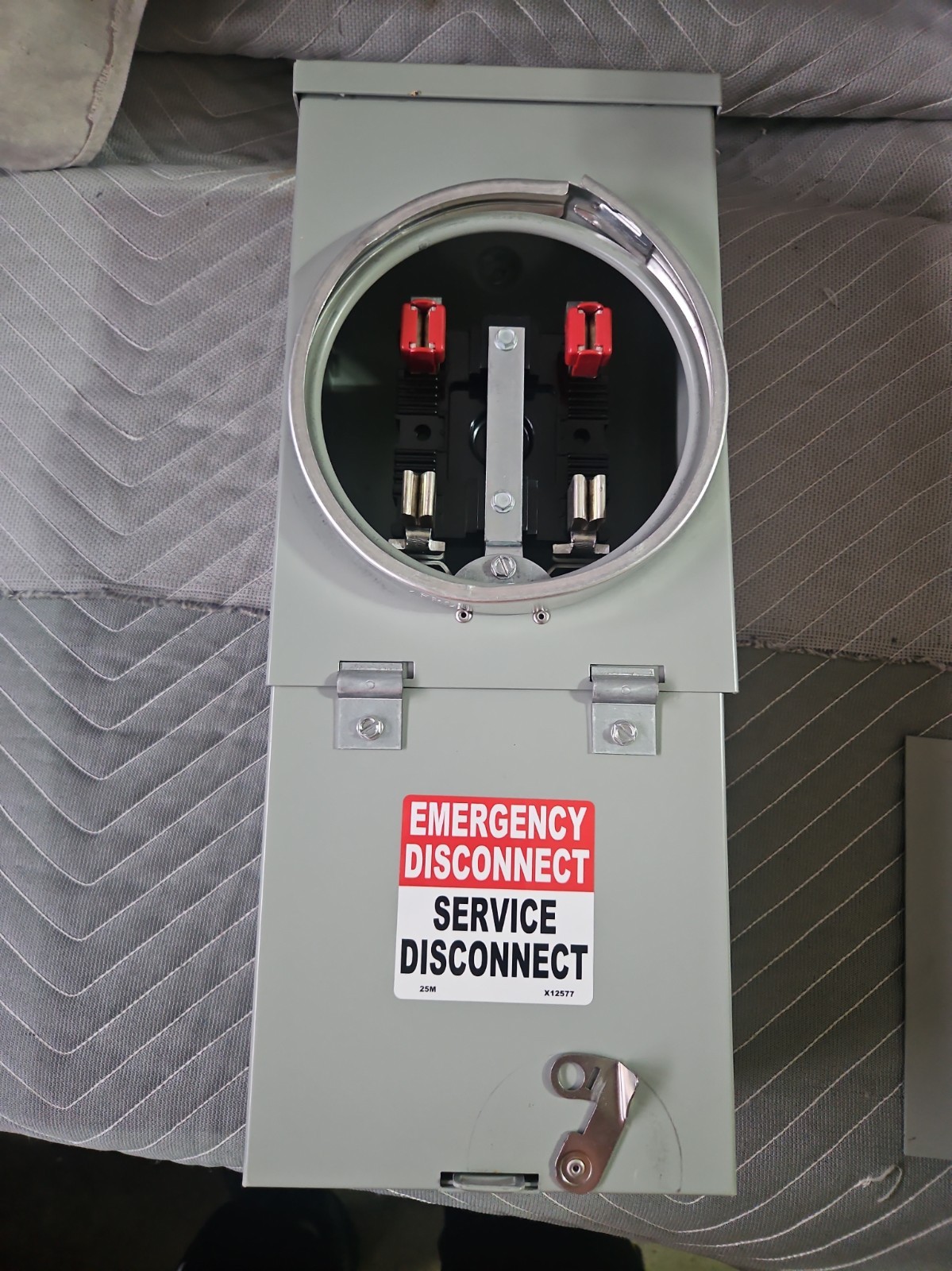 Siemens MM0202ML1100S 100-Amp Meter Main, Main Breaker Not Included. Used