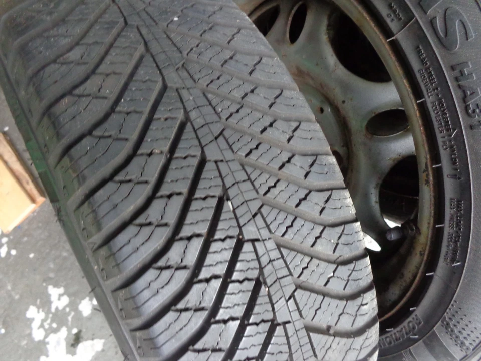 Smart 450 Stahl- Kompletträder mit Winterreifen - Bild 3 von 4