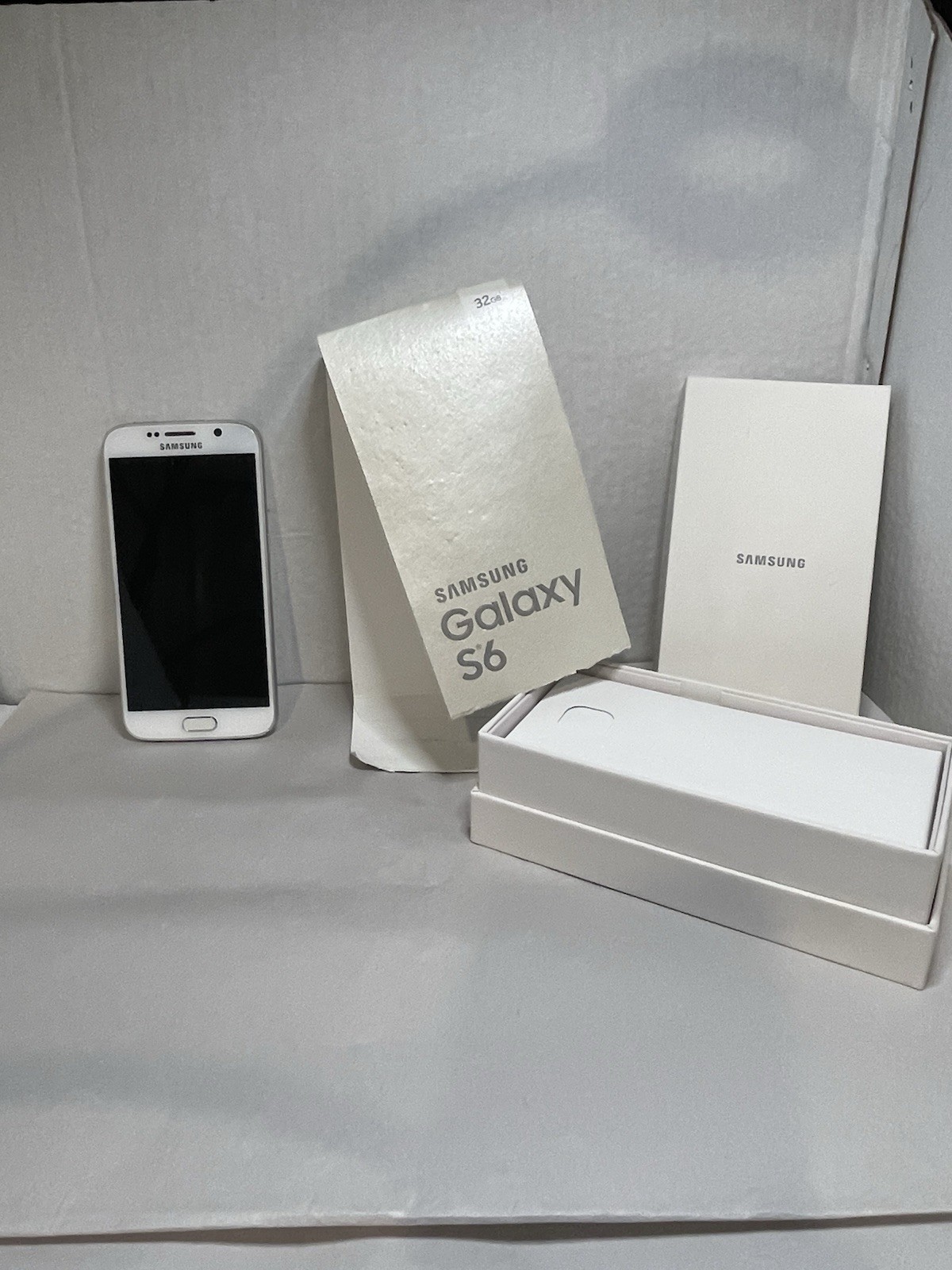 Samsung Galaxy S6 White Smartphone w/ Original Box SM-G920 Untested