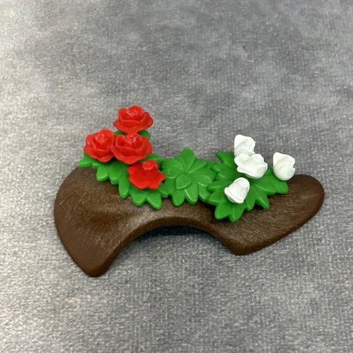 Playmobil White & Red Roses on Dirt Mound - Picture 1 of 6