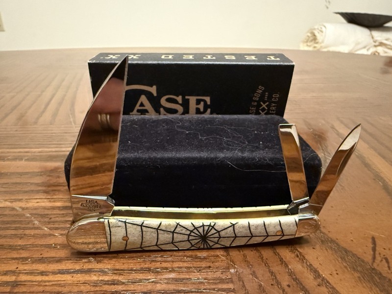 Case Seahorse Spider Scrolled Bolsters