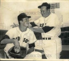 1961 Press Photo Don Schwall and Mike Higgins of Red Sox Baseball - lrs12880
