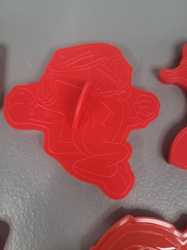 Wilton Looney Tunes Bugs & Friends Pocahontas Lot of Vintage Cookie Cutter Set - Picture 8 of 9