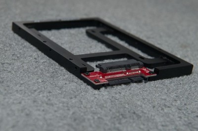 NewerTech AdaptaDrive Installation jeder Größe 2,5'' SATA Laufwerk oder SSD auf 3,5'' SATA Bay