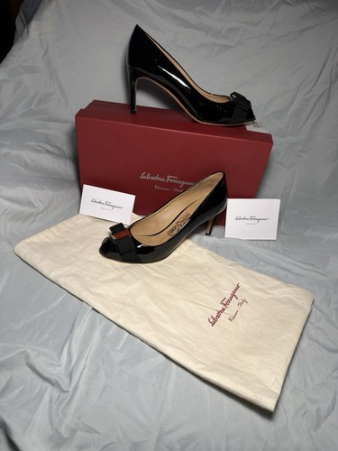 Salvatore Ferragamo POLA Peep Toe Pump Black Patent Leather Bow 6.5 B W/ Box