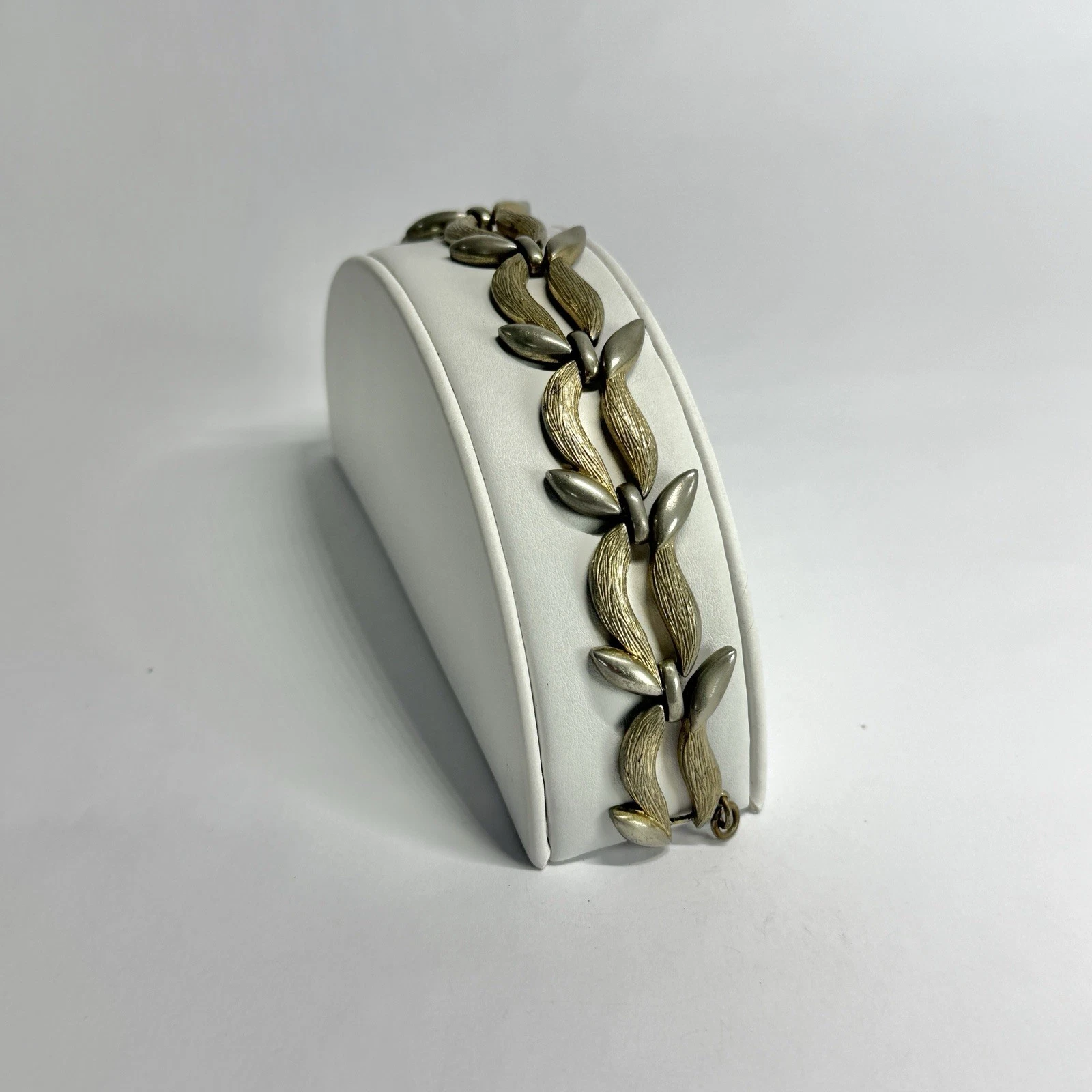MONET Open Link Textured Gold Tone Vintage Bracelet Jewelry Br298
