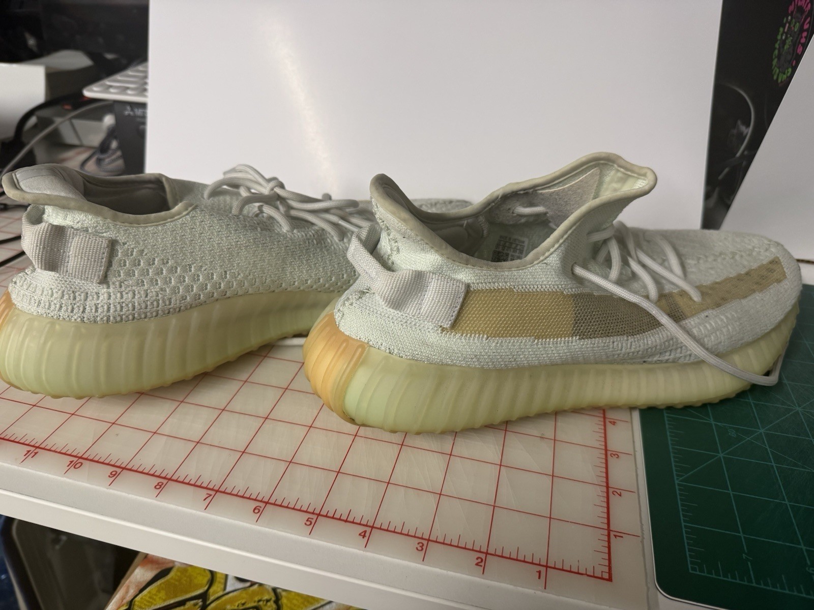 Adidas Yeezy Boost 350 V2 Men's Size 12.5 thumbnail 3