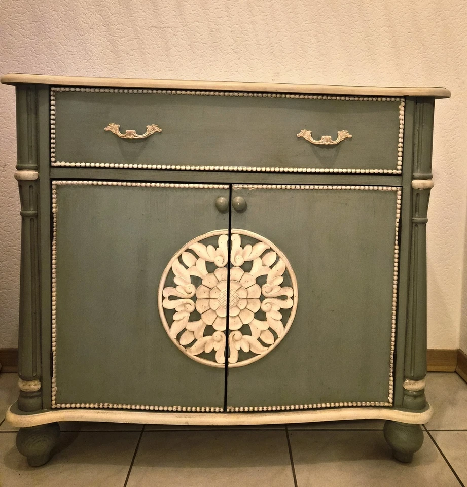 Kommode in grün