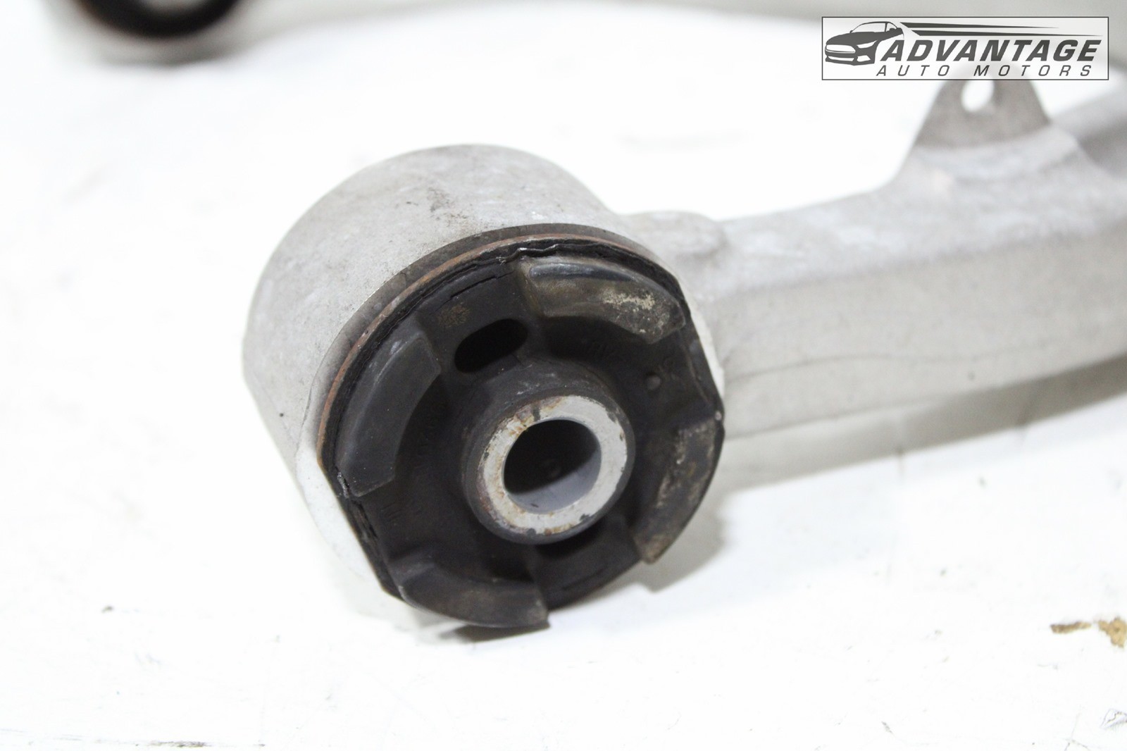 2014-2021 MASERATI GHIBLI FRONT SUSPENSION RIGHT SIDE UPPER CONTROL ARM OEM
