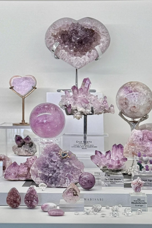 11-09-2025 Unique crystal pieceS carved by time, waiting for you to bid!