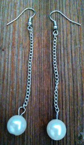 BRAND-NEW-WHITE-PEARL-CHARM-DROP-DANGLE-SILVER-CHAIN-PIERCED-EARRINGS-SALE