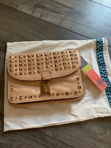 tory burch nude clutch