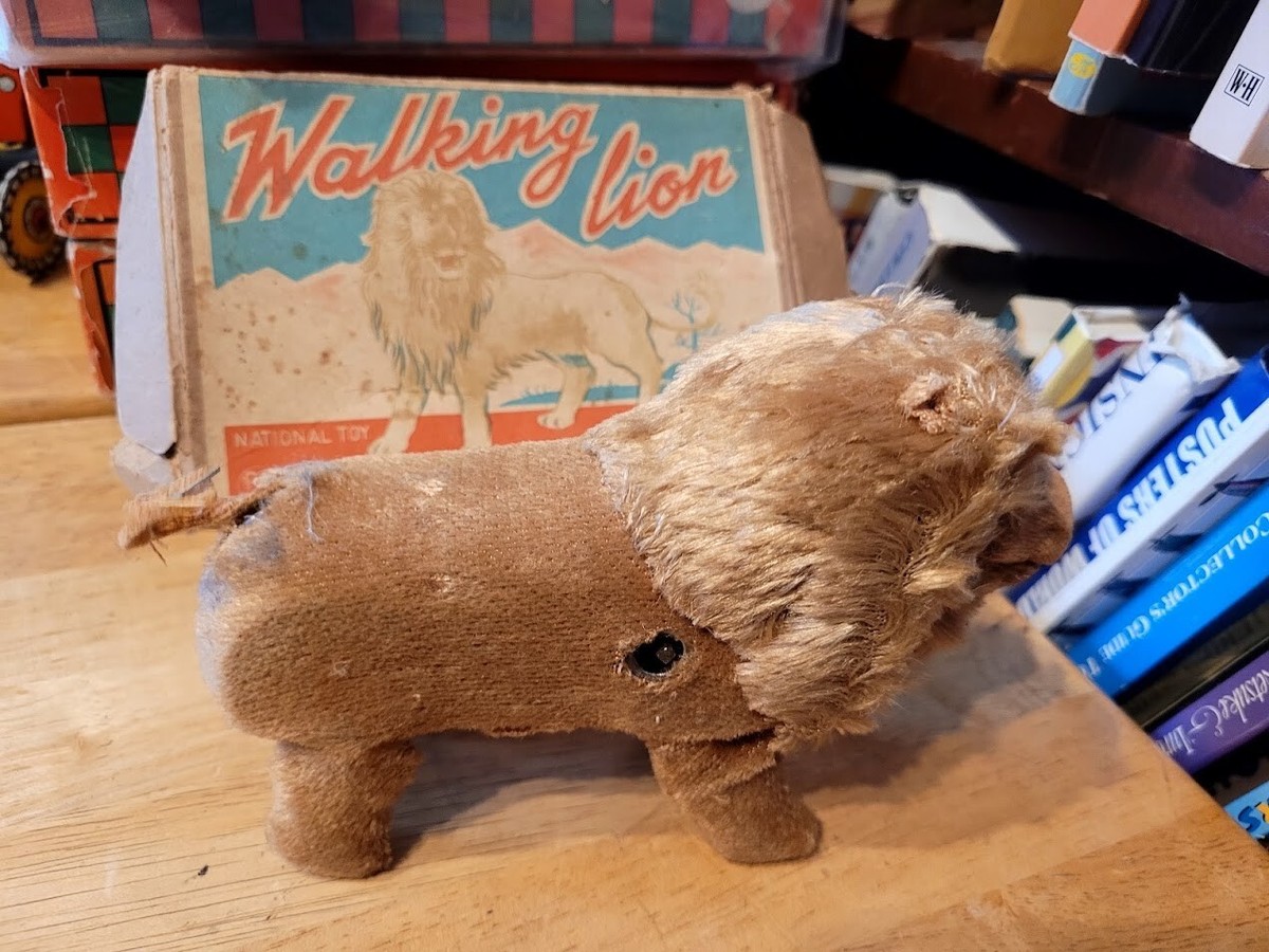 VINTAGE 1950 NATIONAL TOY WALKING LION WIND UP made in OCCUPIED