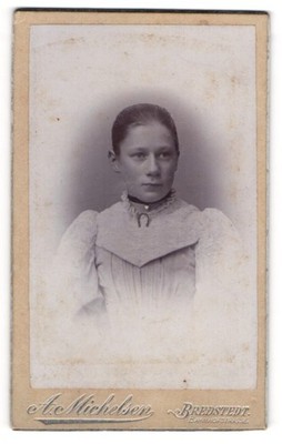 Photograph A. Michelsen, Bredstedt, Bahnhofstrasse, young girl with velvet ribbon 