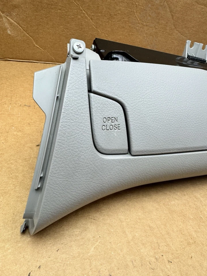 Toyota RAV4 2006-2012 guantera superior compartimento de almacenamiento original OEM gris Foto 3 de 4