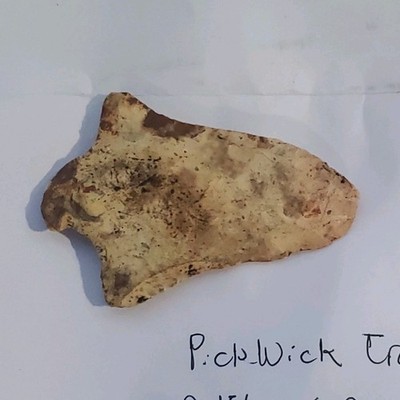 Pickwick translucent arrowhead 2 15/16 x 2 inches native point full no chips