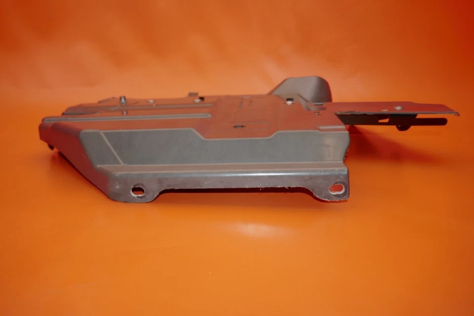 ПАНЕЛЬ ОТКРЫТИЯ РЕШЕТКИ ASTON MARTIN DB9 2013 2014 2015 2016 FD43-F81991-AD OEM - Изображение 4 из 4