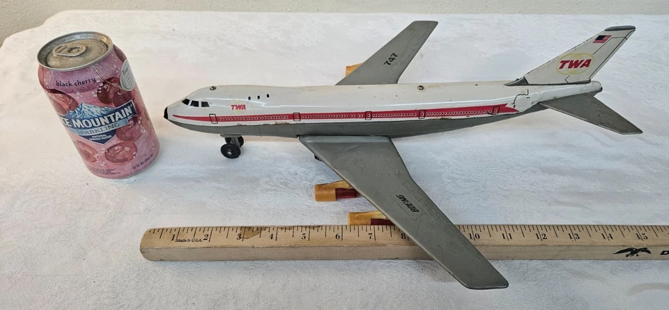 Avión de juguete vintage de los años 60/70 HONG KONG 15,5" TWA Boeing 747 para REPARACIÓN DE PIEZAS Foto 2 de 4