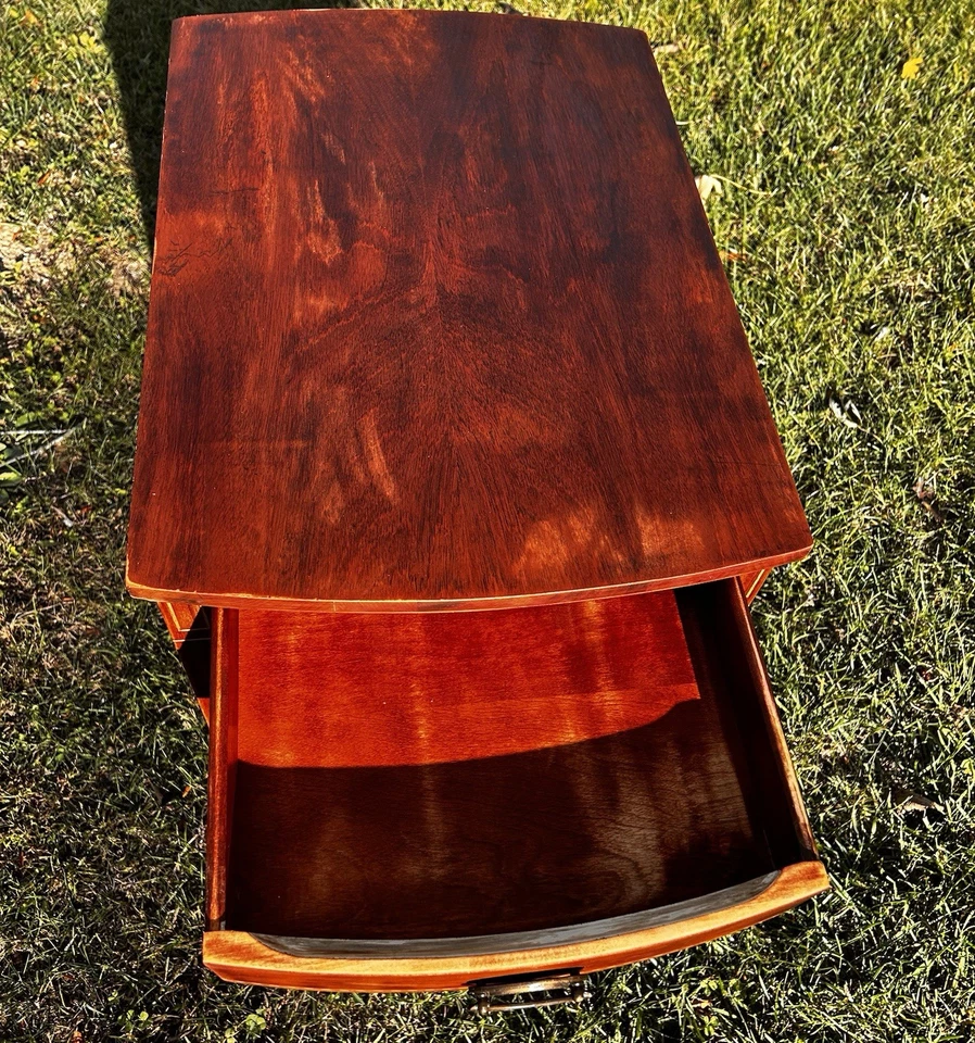 Mesa auxiliar/mesa auxiliar Mid Century Mersman de doble nivel acabada sin manchar Foto 3 de 4