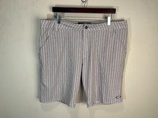 Oakley Golf Men's white, tan and black striped flat front shorts 38 11" inseam