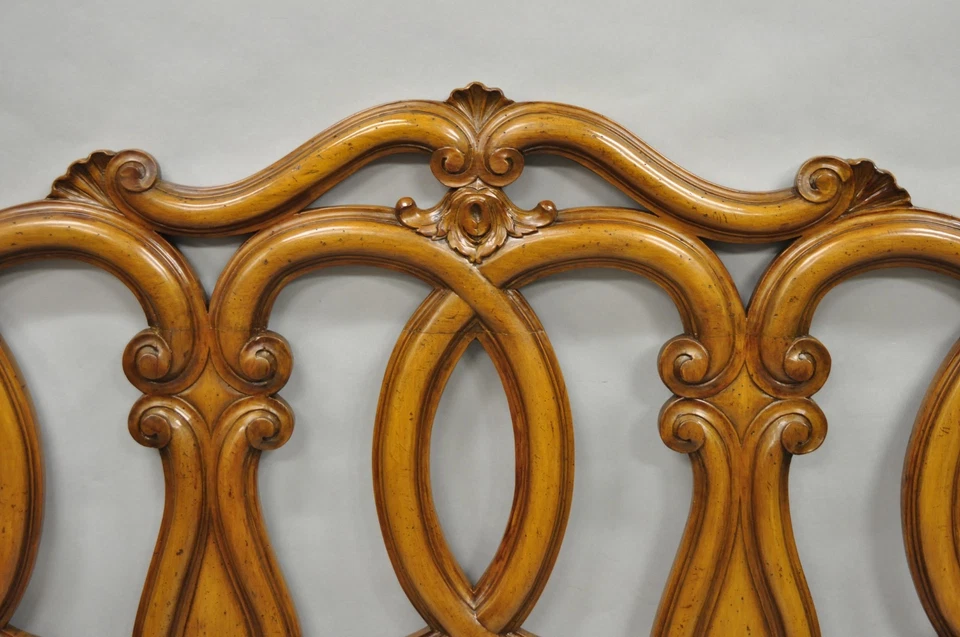 Cabecero cama Queen desplazable de nogal tallado en madera frutal provincial francés Foto 4 de 4