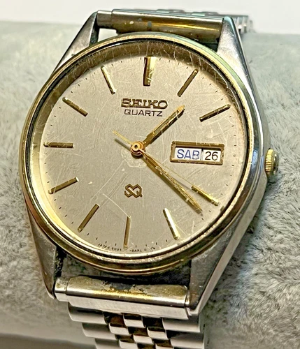 Vintage Seiko Quartz Day Date 5H23-8A09 Mens Watch Silver Dial