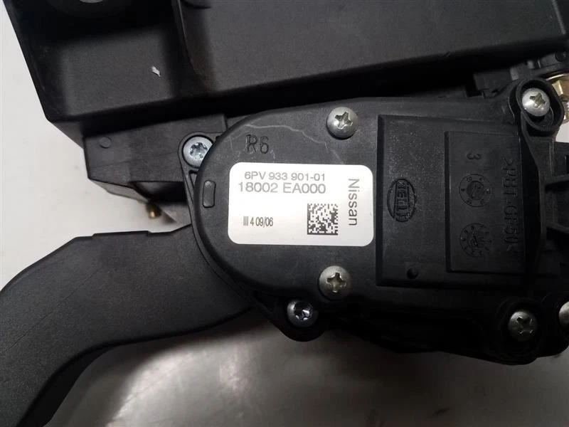 Nissan Frontier 2006 (4,0 L/AT/cabina King) pedal acelerador - DBW/conducción por cable Foto 3 de 4