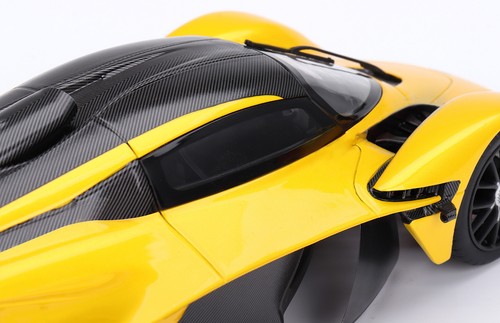 TSM Model 1:18 ASTON MARTIN VALKYRIE SUNBURST YELLOW TOP SPEED - TS0538 - Picture 5 of 6