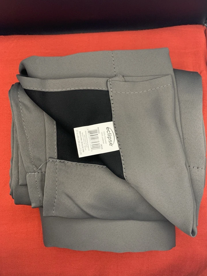 Cortinas oscuras Eclipse Absolute Zero - 2 paneles humo (gris oscuro) 37" x 84" Foto 3 de 3