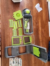 Multi-Function Veggie Chopper  Slicer   14-in-1 Kitchen Tool