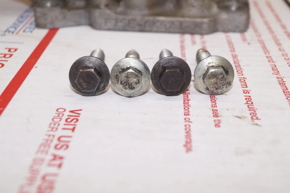 97-03 Ford F-150 5.4L 2v Oil Filter Housing F75E-6K623-AC OEM W/BOLTS EXPEDITION — 第 3/4 张图片