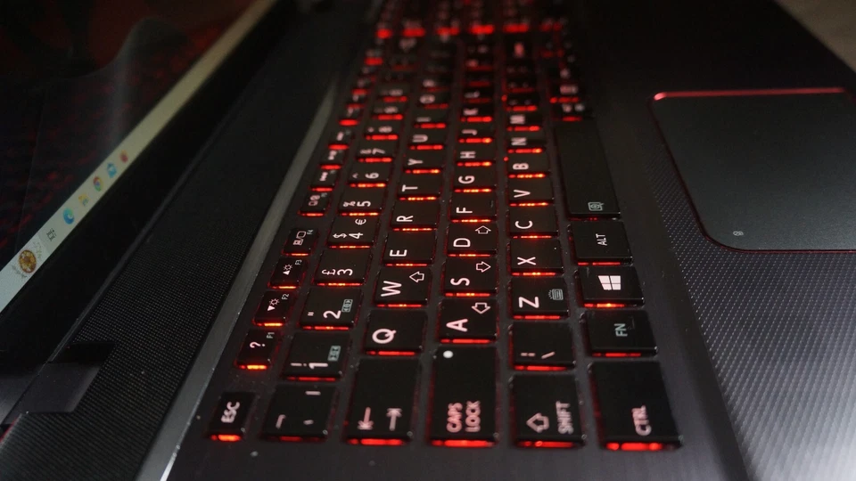 Toshiba Qosmio X70-A  +i7 +NVIDIA 770 +SSD +Win 11 +Harman Kardon Gaming Laptop - Image 4 of 4