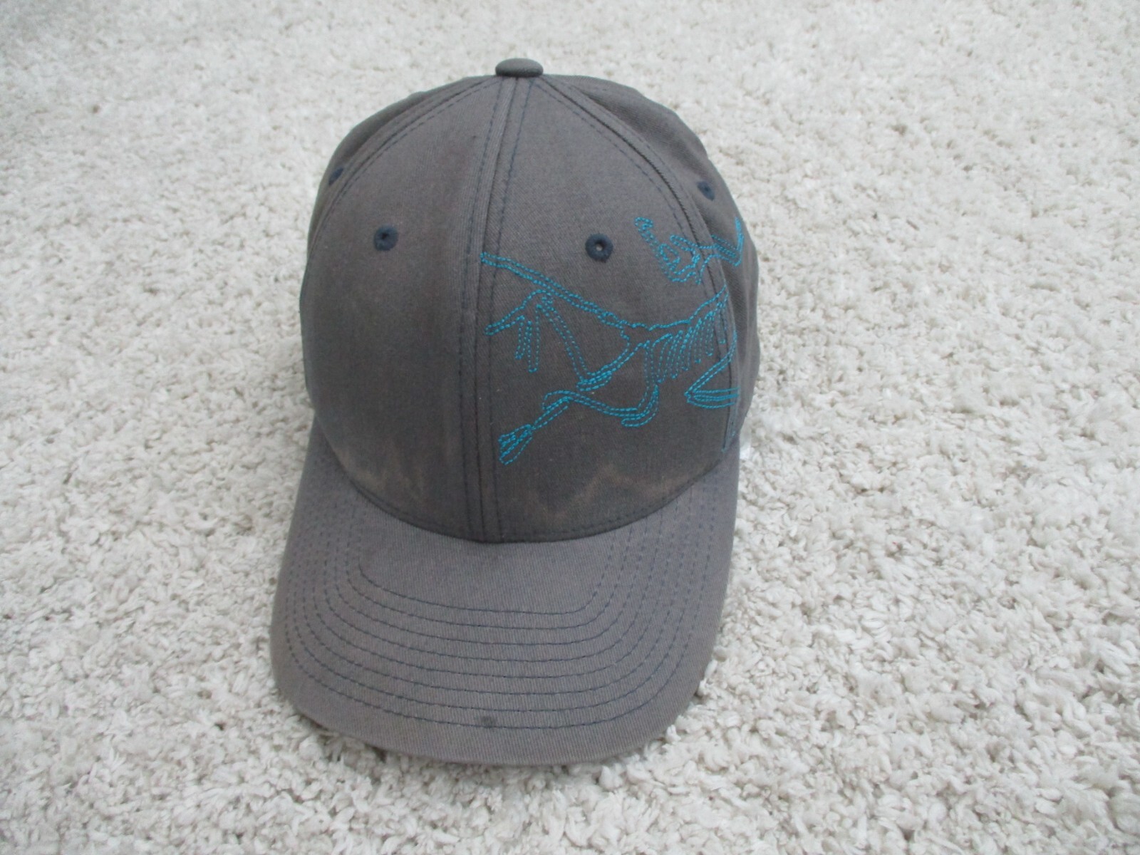 Gorra de béisbol vintage Arc'teryx para hombre gris medio logotipo bordado Flexfit Arcteryx