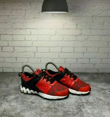 NEW IN BOX Reebok Kids' Zigkick 2k18 Cross Trainer Size Red
