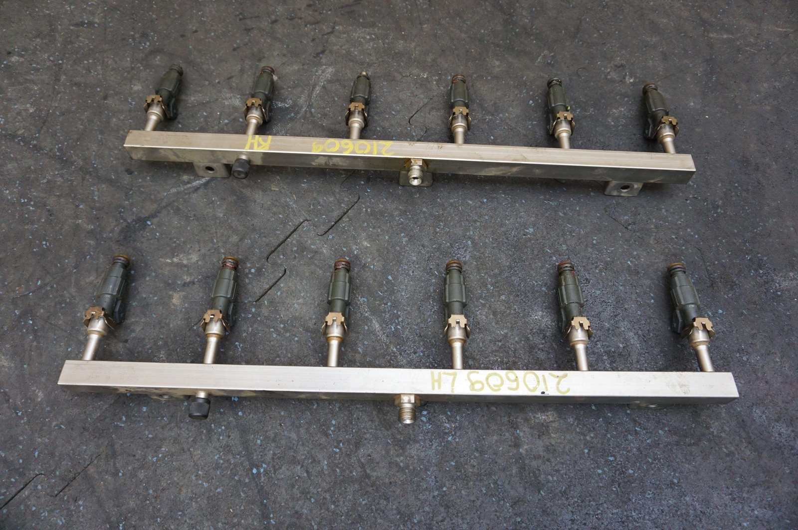 Set 12 Fuel Injector & Injection Rail PIpe 180563 180552 OEM Ferrari 575 612